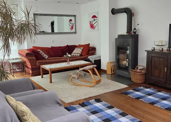 Bright Top-Floor With Terrace - 2 Bedrooms - Quiet Area, 20 Min To Center
